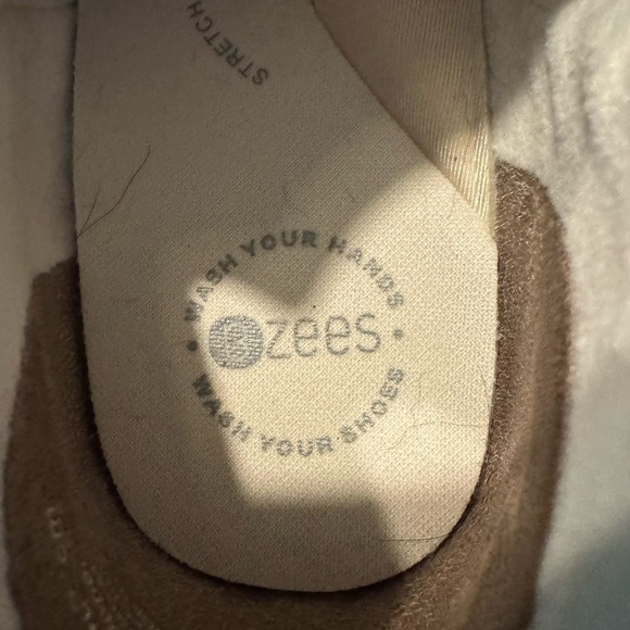 BZEES Genie Comfort Cozy Almond Color low Booties Women’s Size 9 - Picture 6 of 8